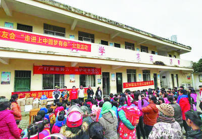 传媒工具与社会舆论的互动关系