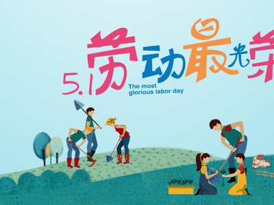 中国传媒大学学生翻阅书籍，开启学术探索之旅